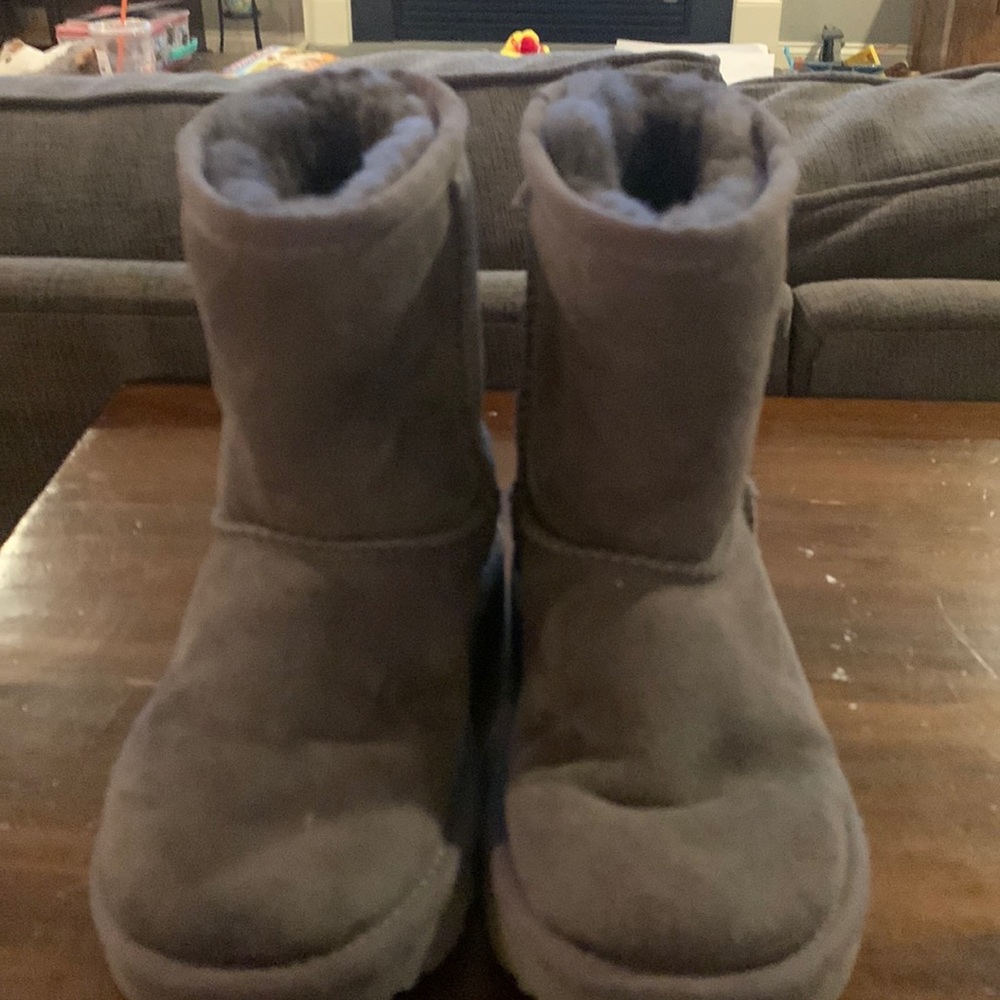 Girls Uggs size 11